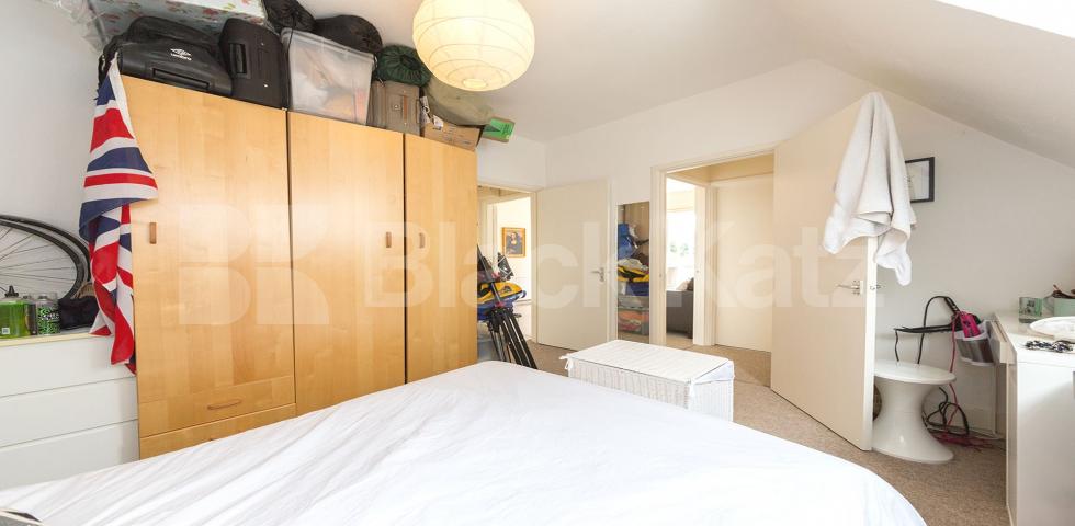 Stunning  Apartment Sulgrave Road, Shepherds Bush, Shepherds Bush